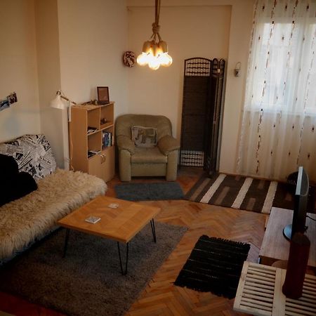 E-19 Home - Tradition Meets Tourism Prizren Esterno foto