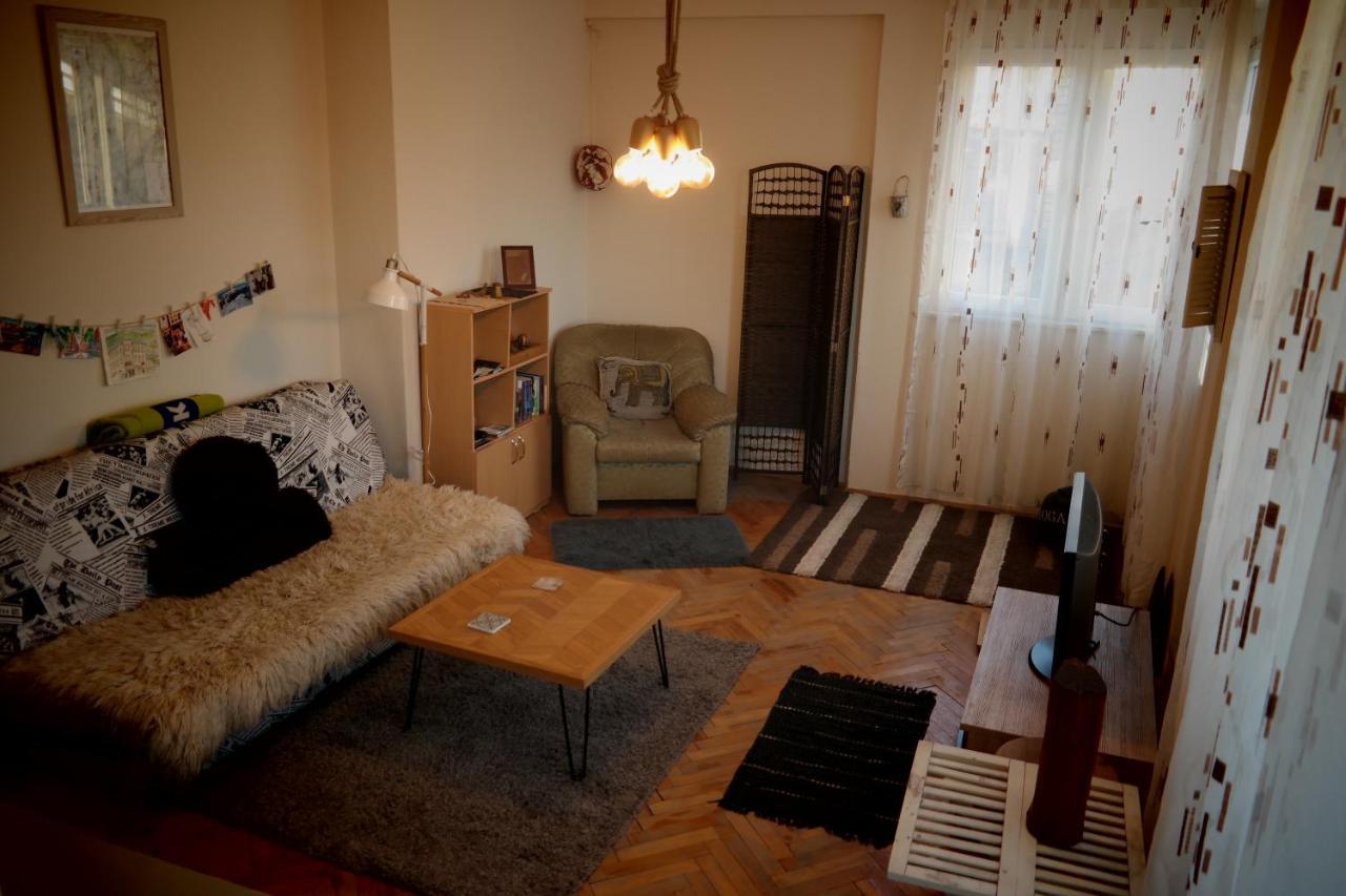 E-19 Home - Tradition Meets Tourism Prizren Esterno foto